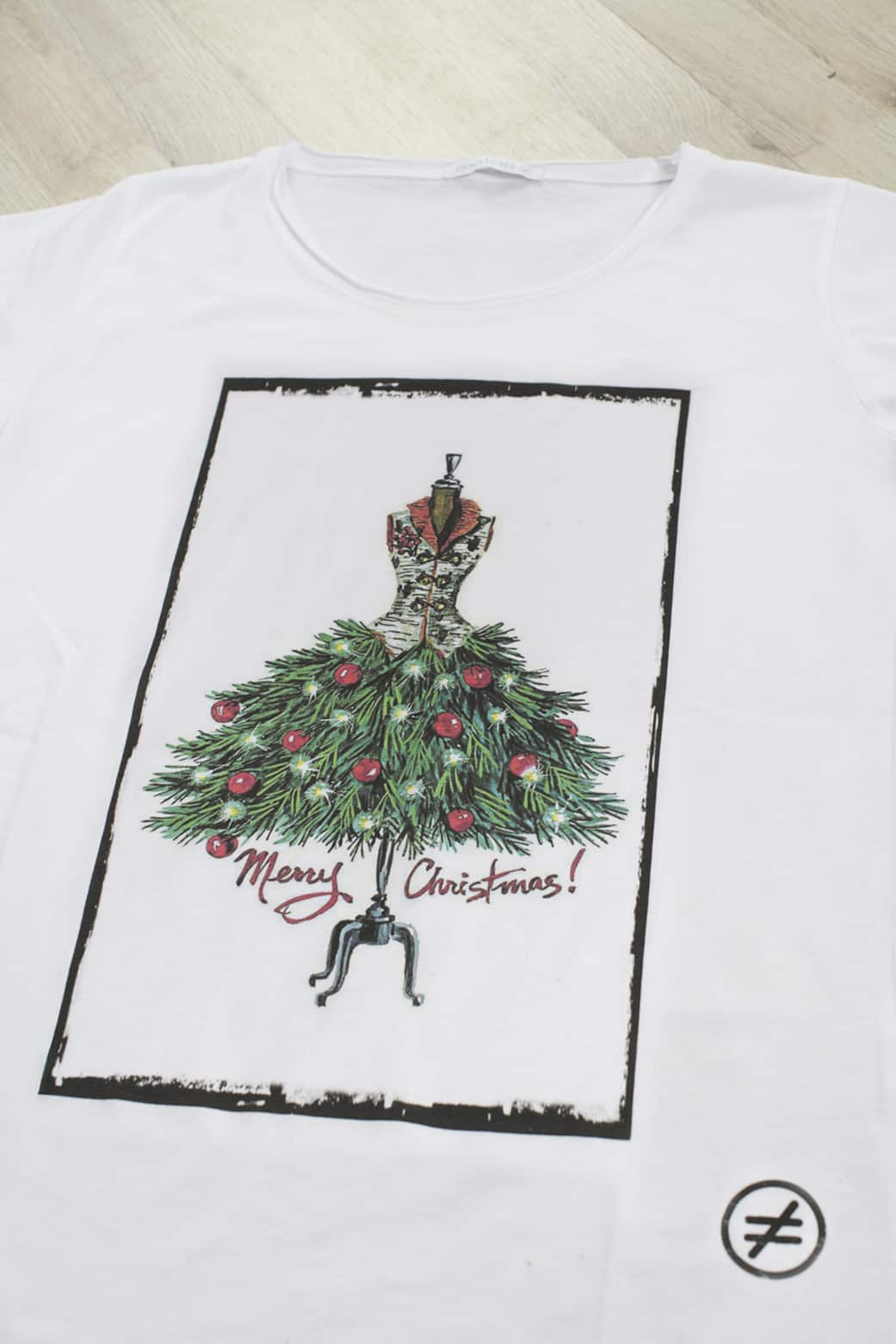 T-Shirt "Gift"Manichino