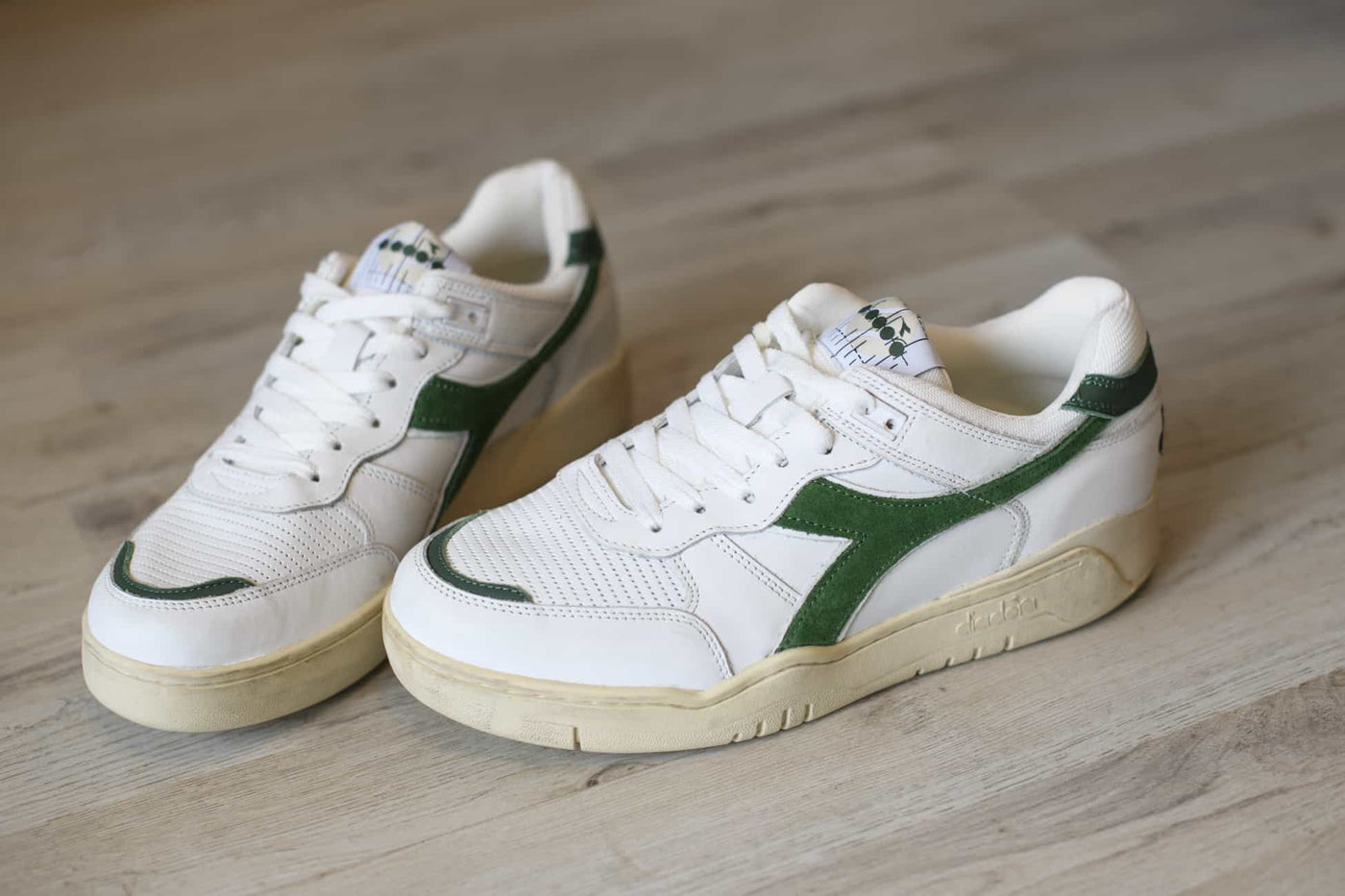 DIADORA B.560 USED white foliage green