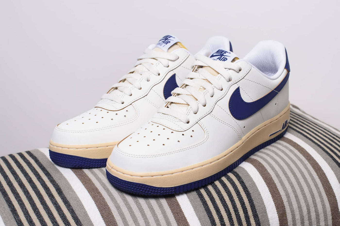 NIKE AIR FORCE 1 07 royal blue