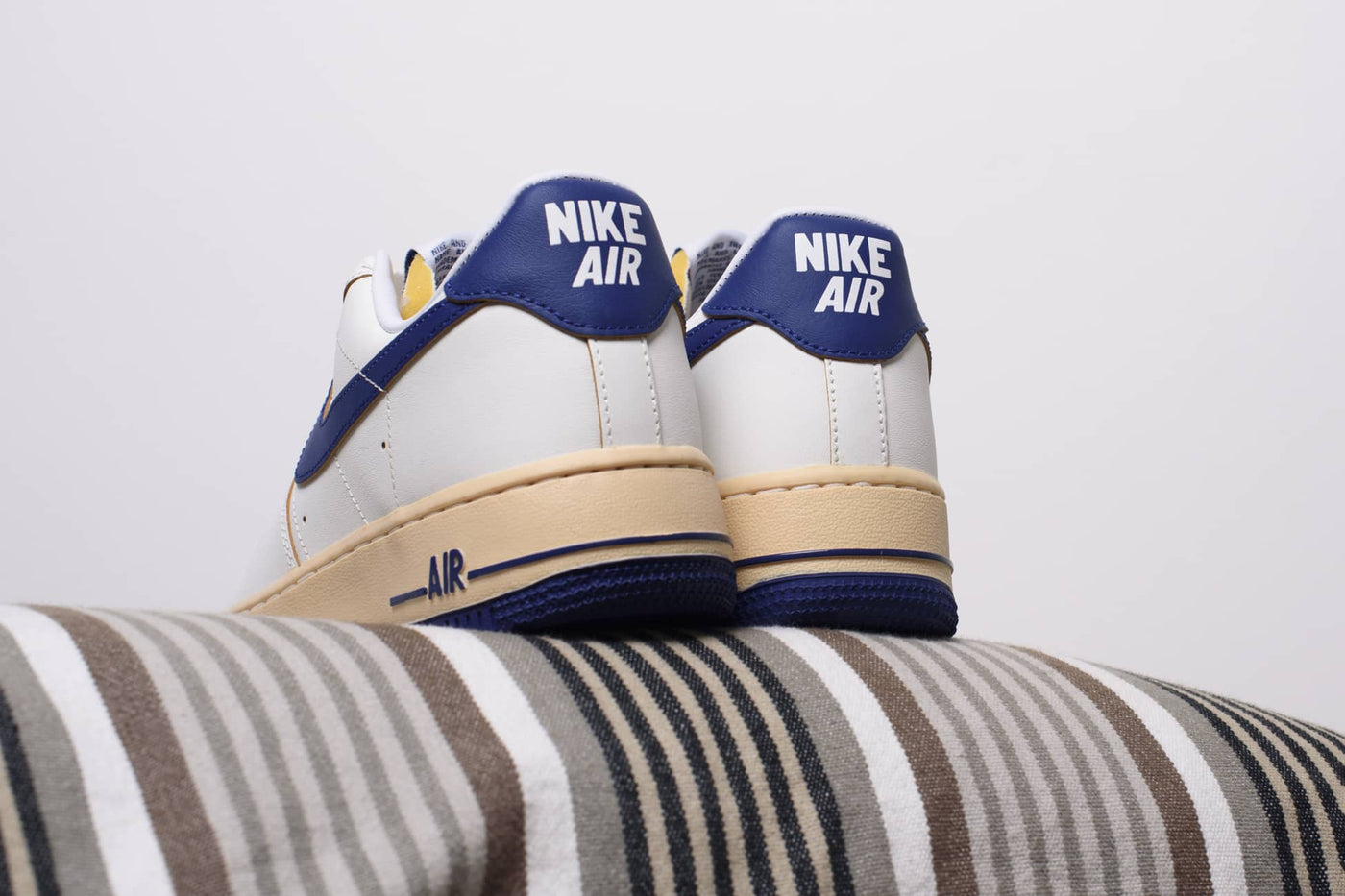 NIKE AIR FORCE 1 07 blue royal