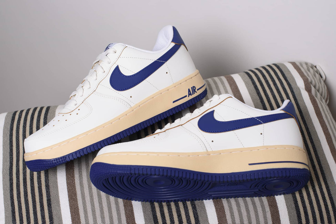 NIKE AIR FORCE 1 07 blue royal